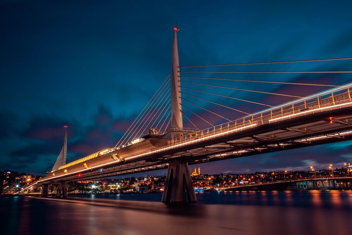 Solana bridge. Стамбул мост. Картинки на рабочий стол мосты. Птичий мост. Архитектура вечером.